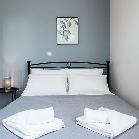 Simple, Calm And Center Apartment Kalamata