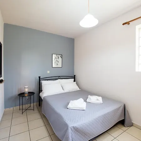 Simple, Calm And Center Kalamata
