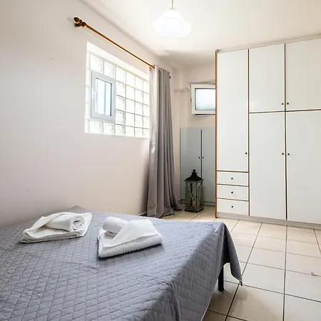 Simple, Calm And Center Apartment Kalamata