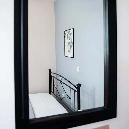Simple, Calm And Center Apartment Kalamata