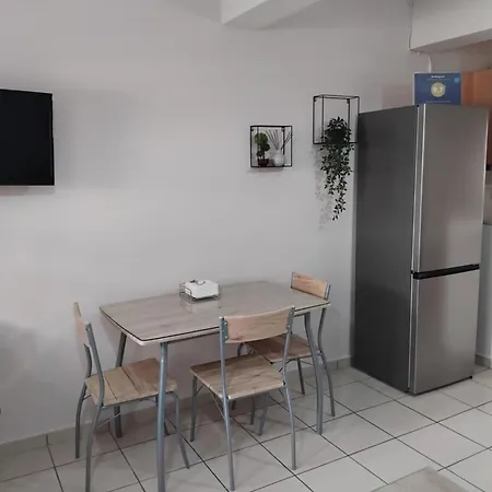 Simple, Calm And Center Apartment